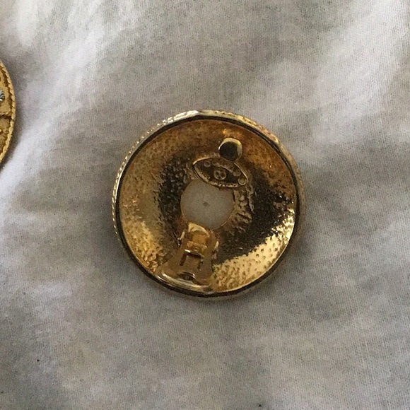 Large Chanel earnings - Picture 3 of 5